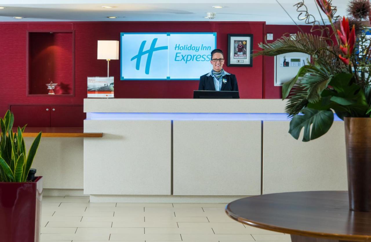 Holiday Inn Express Northampton - South By Ihg מראה חיצוני תמונה