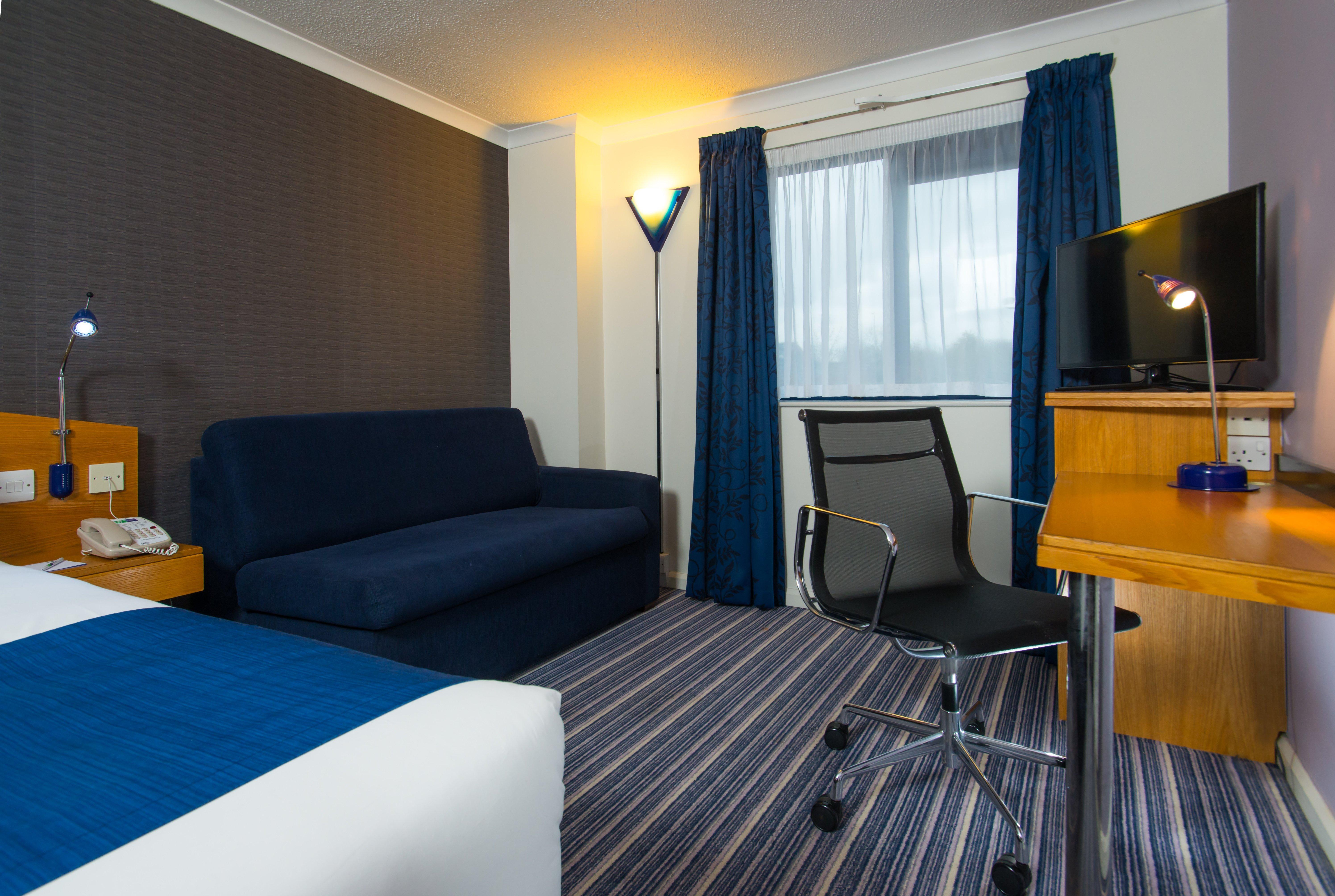 Holiday Inn Express Northampton - South By Ihg מראה חיצוני תמונה