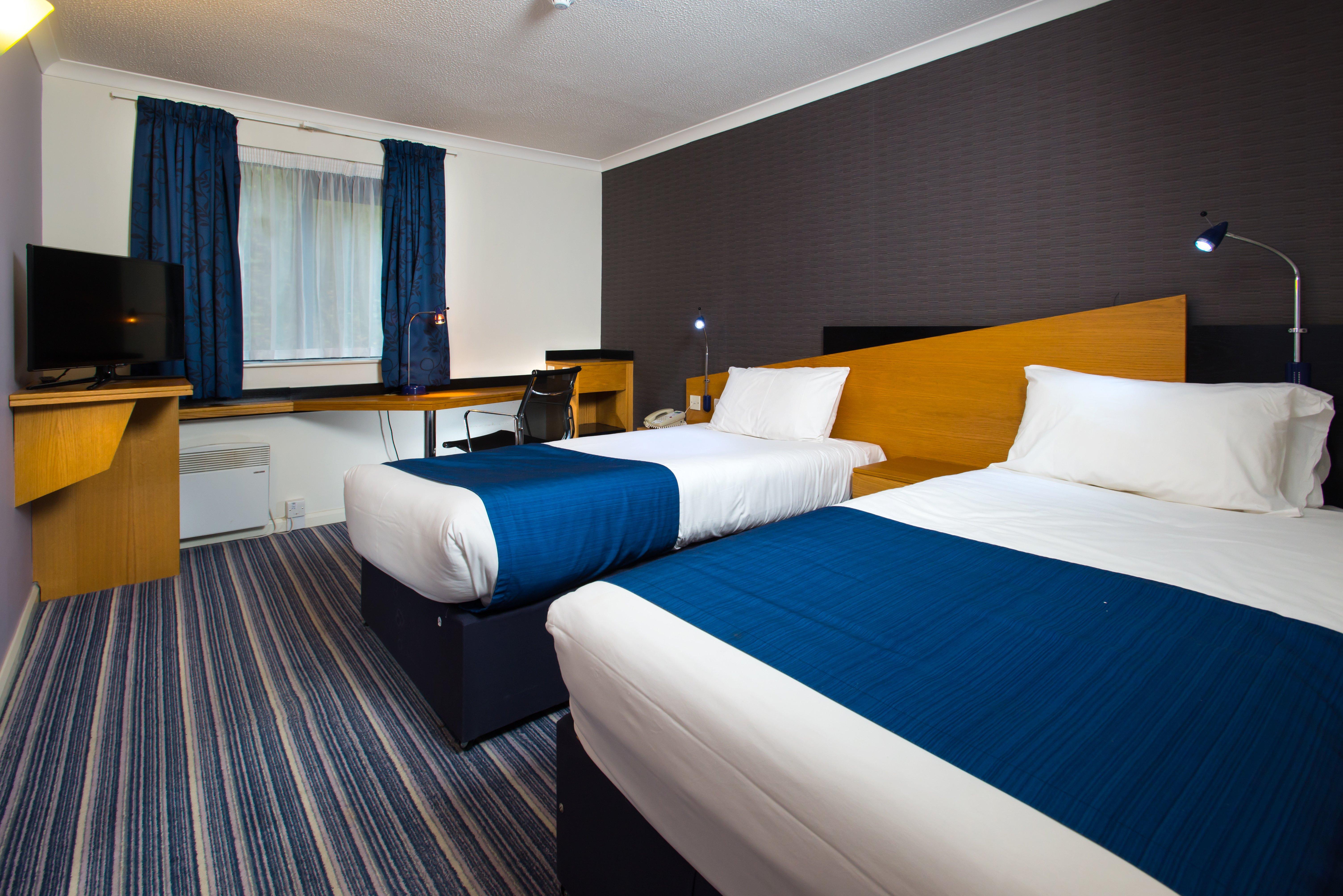 Holiday Inn Express Northampton - South By Ihg מראה חיצוני תמונה