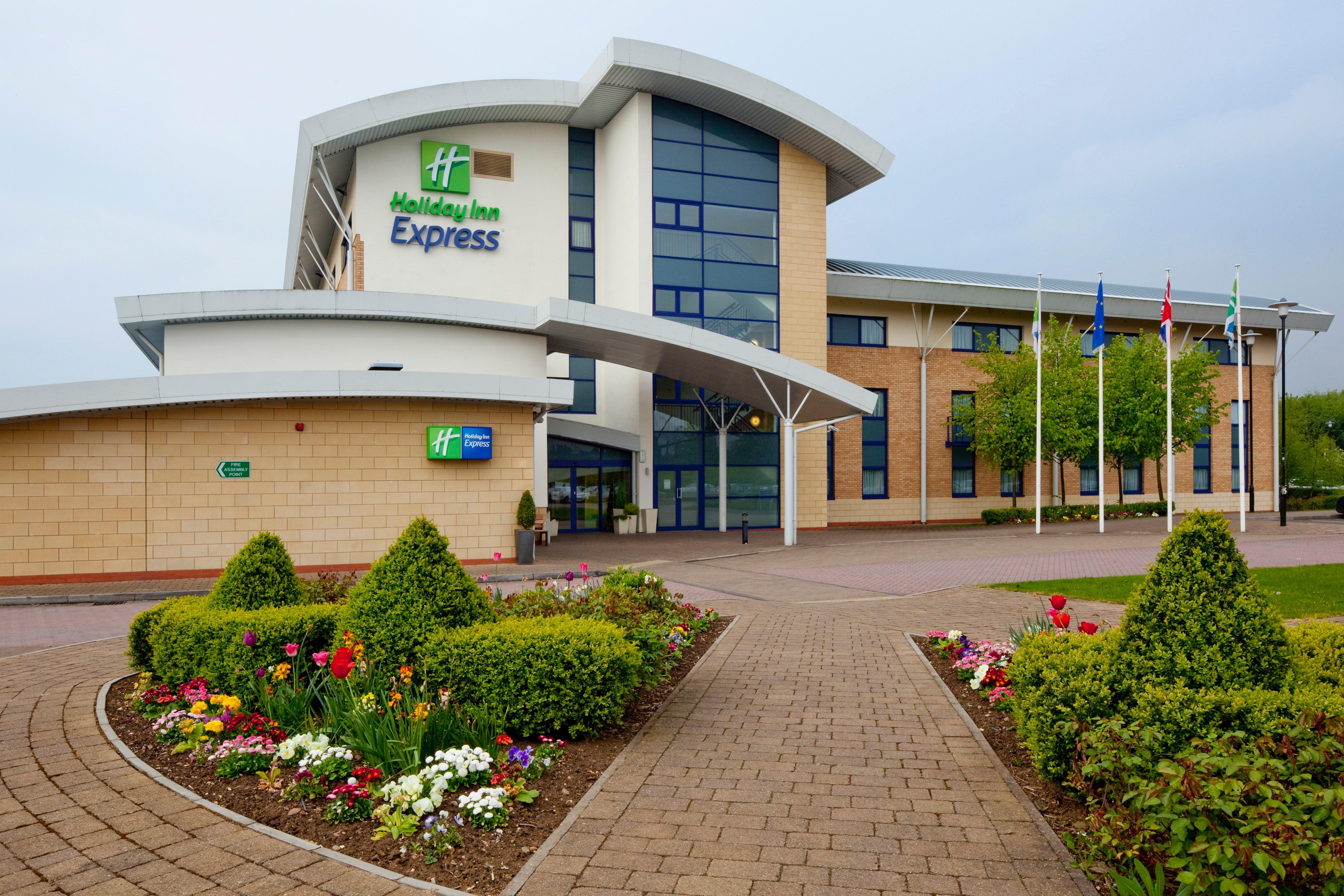 Holiday Inn Express Northampton - South By Ihg מראה חיצוני תמונה