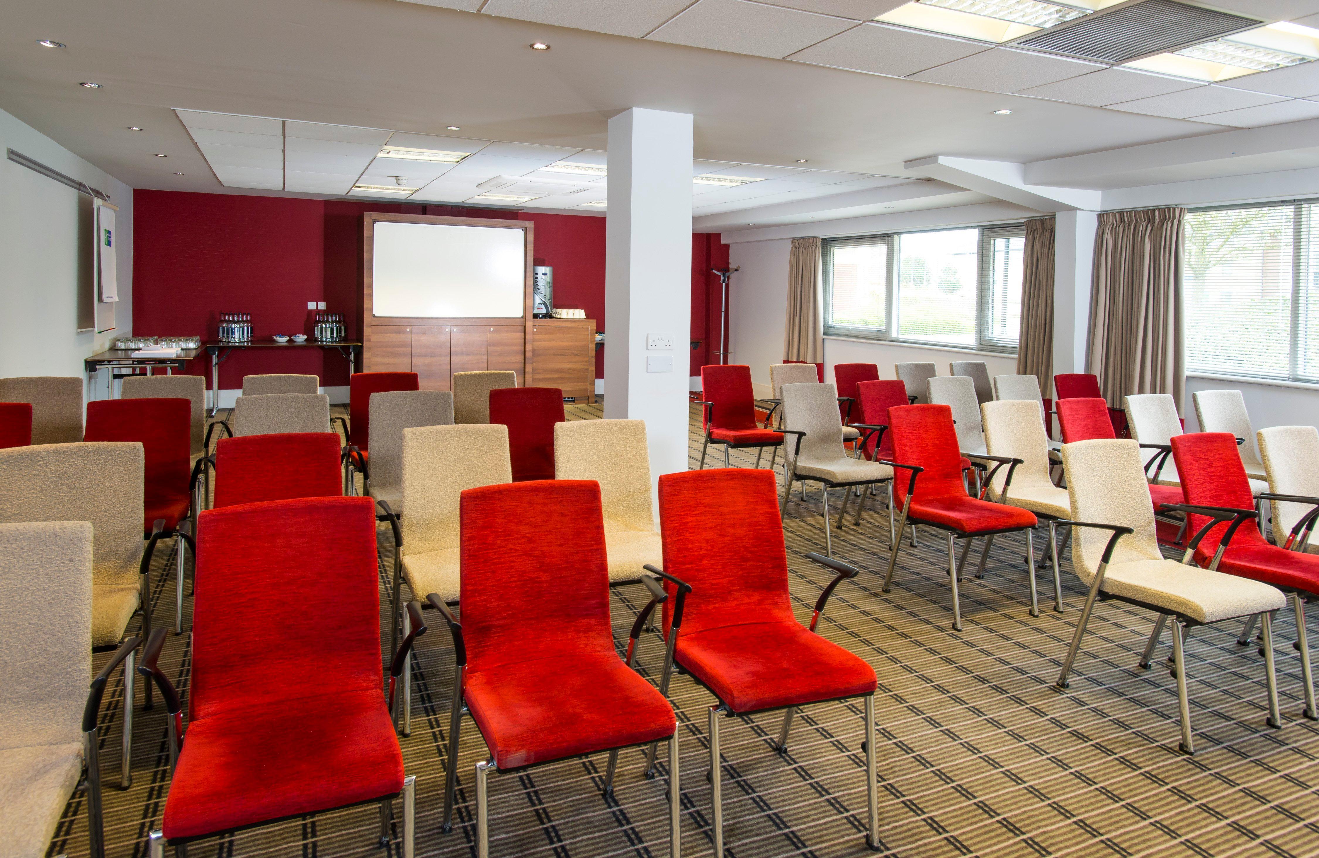 Holiday Inn Express Northampton - South By Ihg מראה חיצוני תמונה