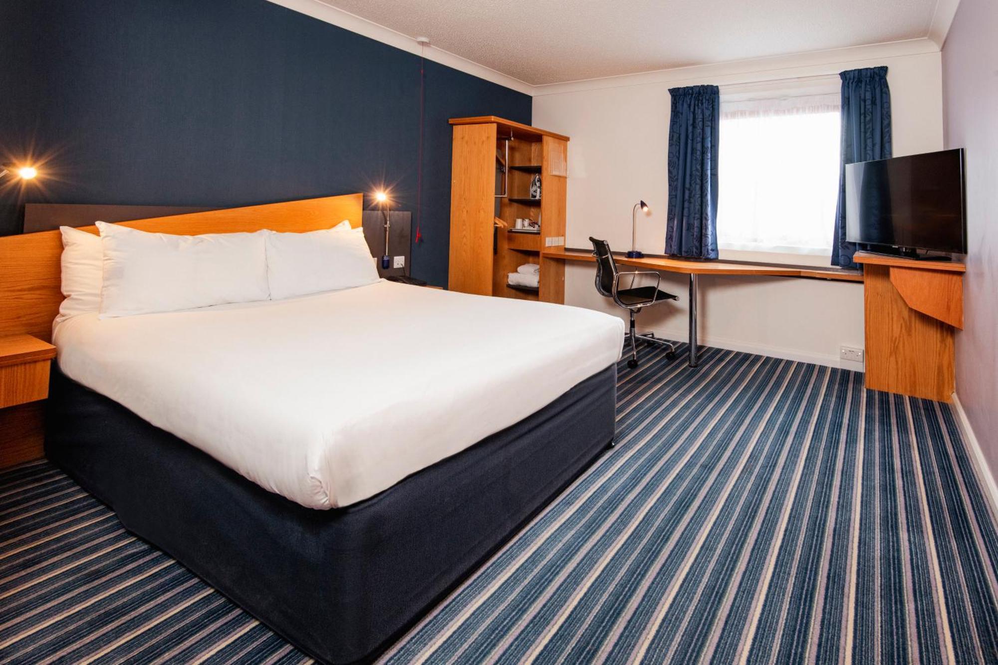 Holiday Inn Express Northampton - South By Ihg מראה חיצוני תמונה