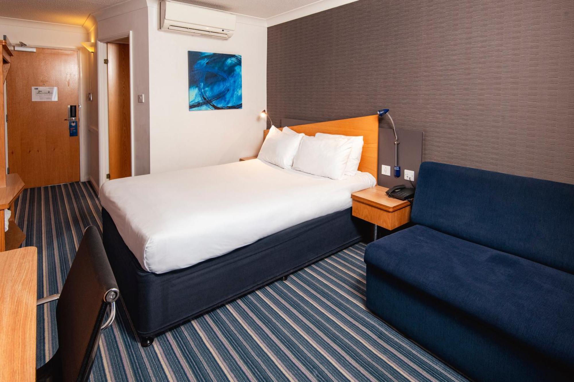 Holiday Inn Express Northampton - South By Ihg מראה חיצוני תמונה