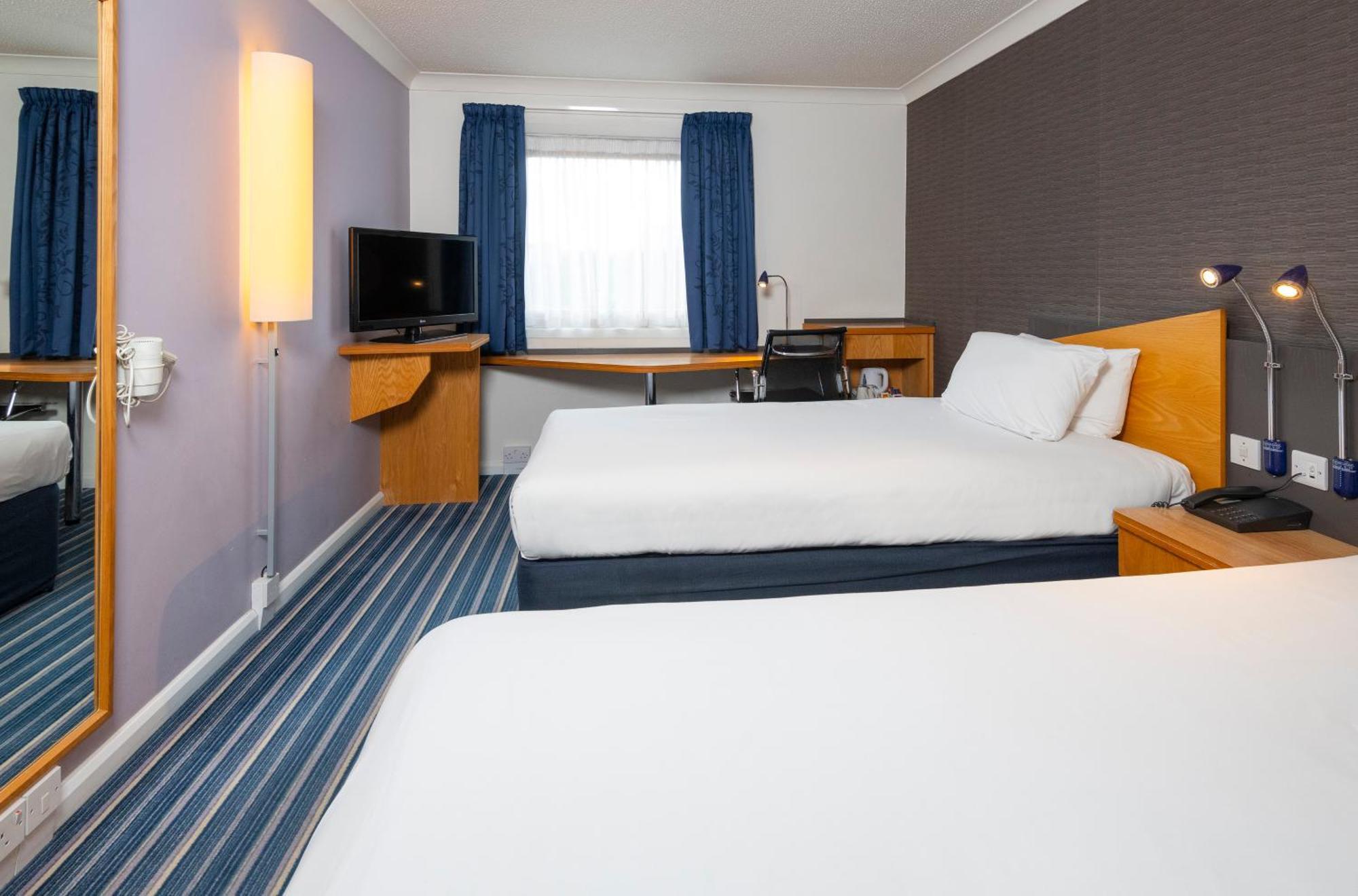 Holiday Inn Express Northampton - South By Ihg מראה חיצוני תמונה