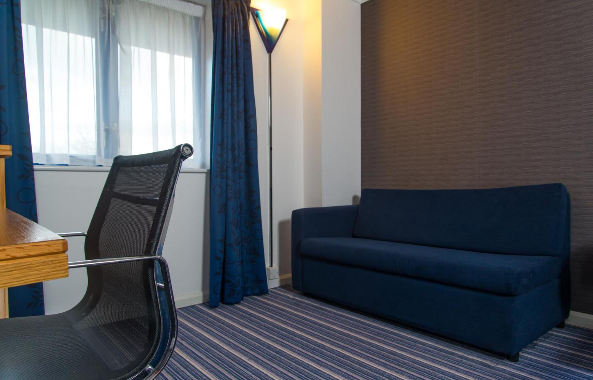 Holiday Inn Express Northampton - South By Ihg מראה חיצוני תמונה