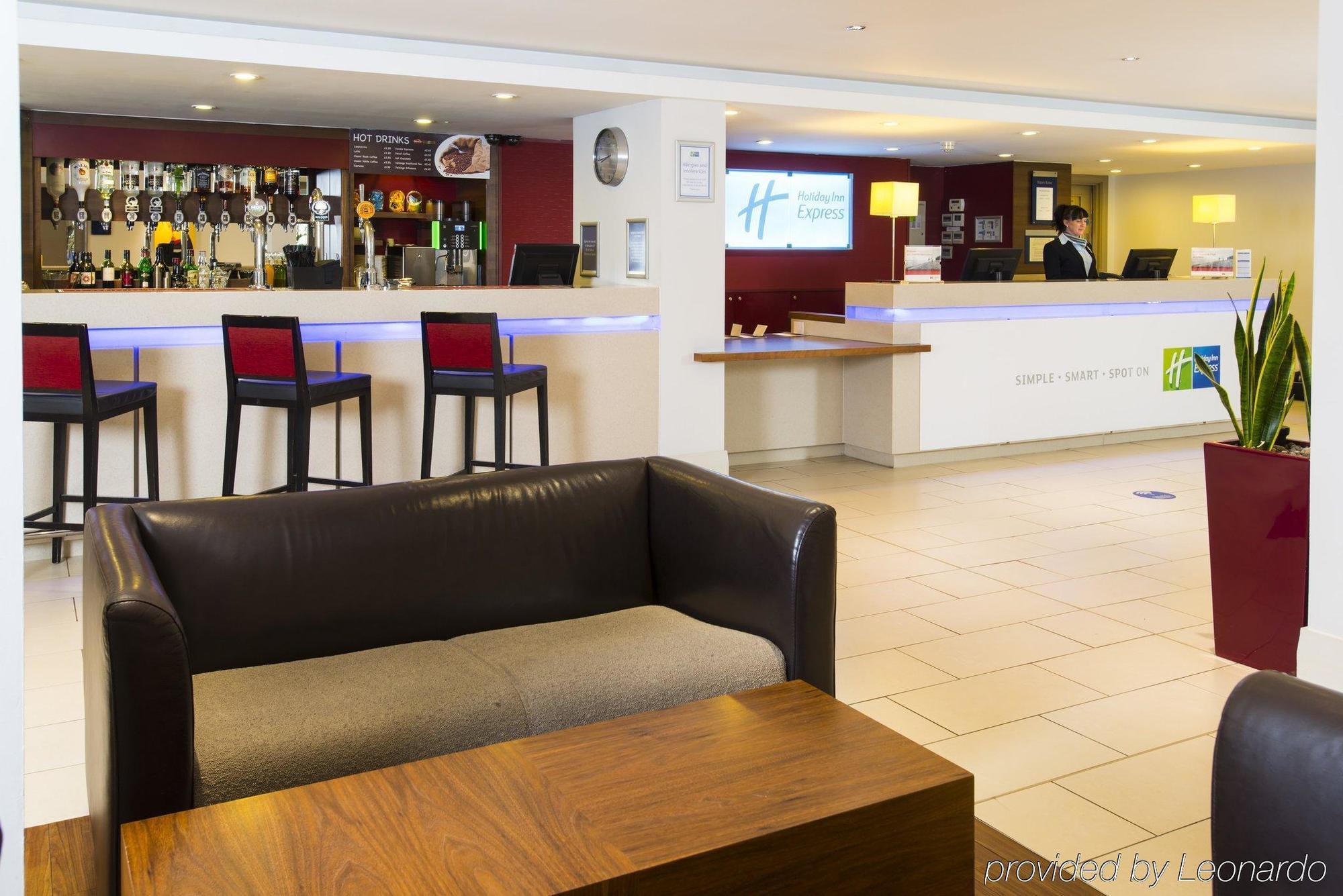 Holiday Inn Express Northampton - South By Ihg מראה חיצוני תמונה