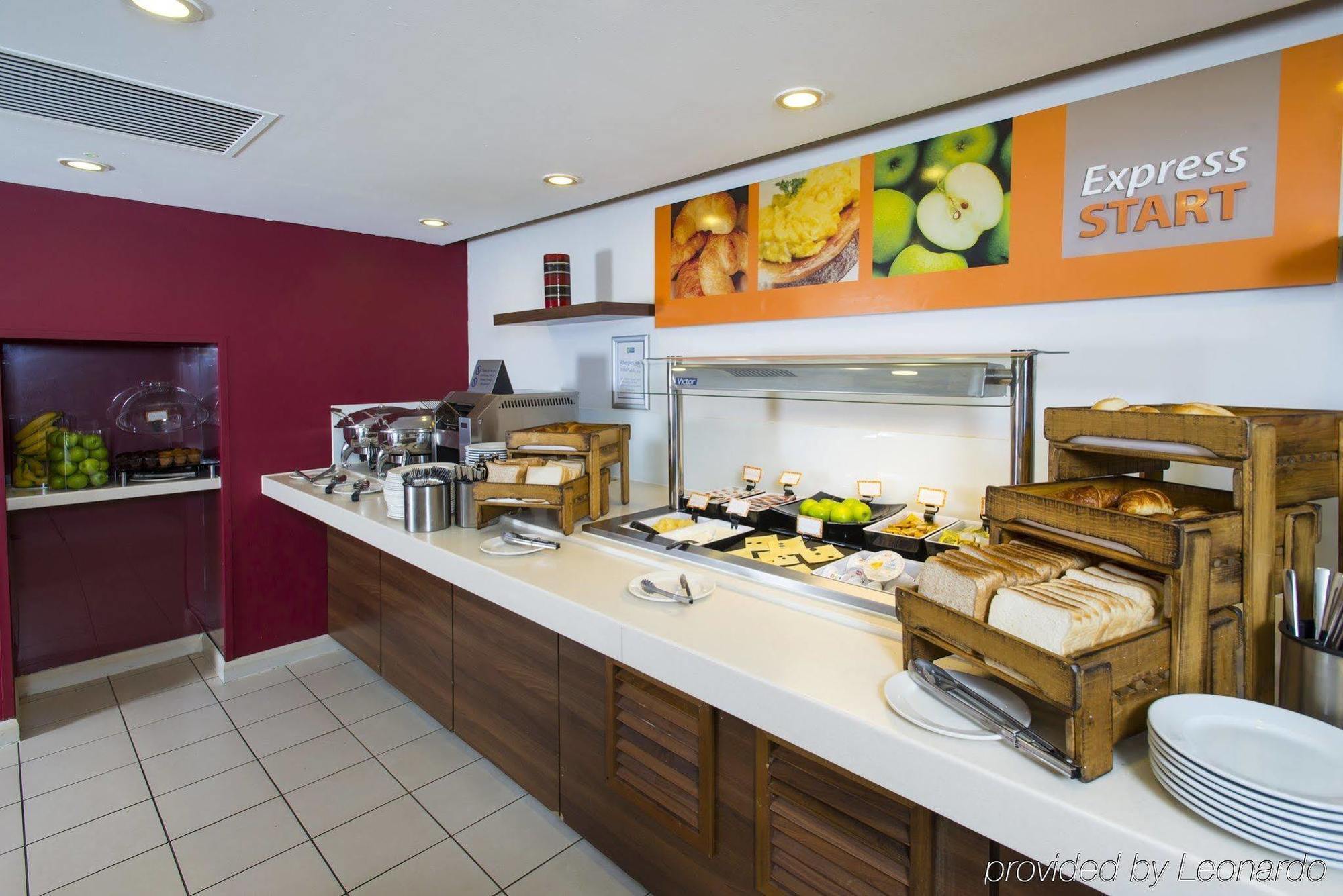 Holiday Inn Express Northampton - South By Ihg מראה חיצוני תמונה
