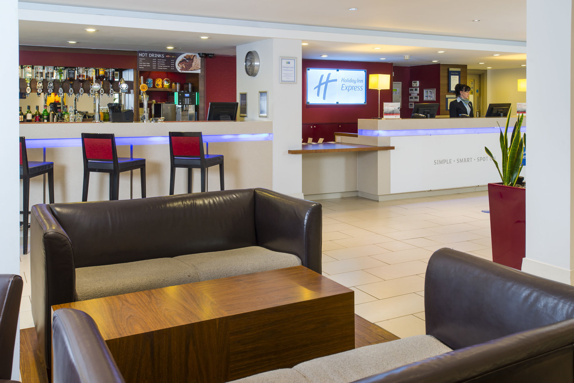 Holiday Inn Express Northampton - South By Ihg מראה חיצוני תמונה