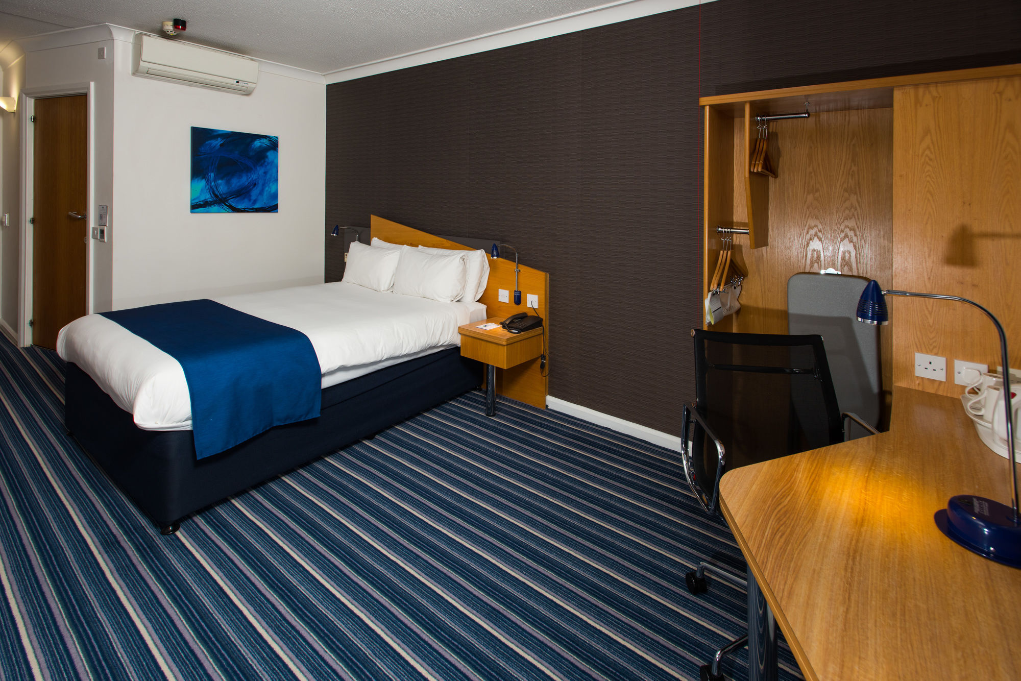 Holiday Inn Express Northampton - South By Ihg מראה חיצוני תמונה