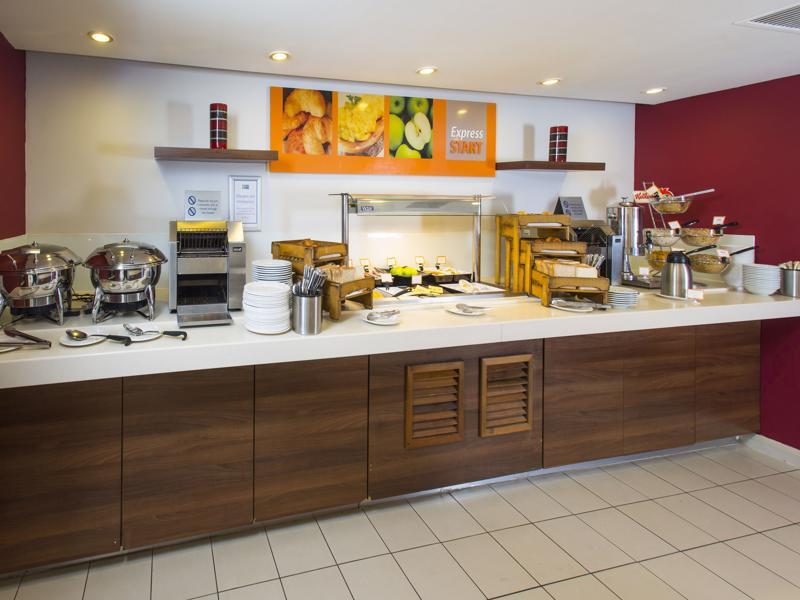 Holiday Inn Express Northampton - South By Ihg מראה חיצוני תמונה